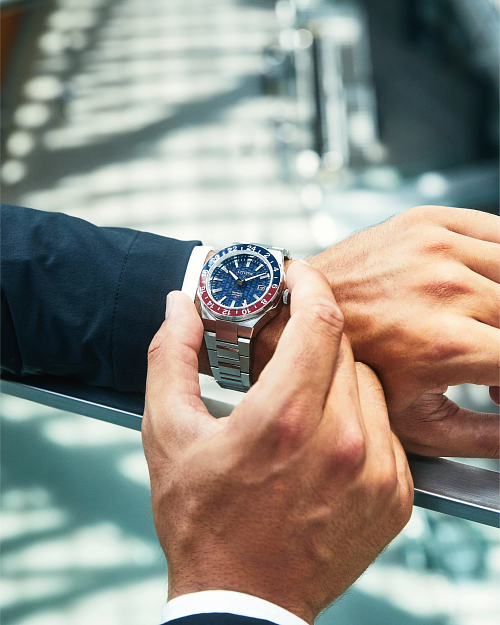 Series8 880 GMT Navy Dial Stainless Steel Bracelet NB6030 Series8 880 GMT Navy Dial Stainless Steel Bracelet NB6030
